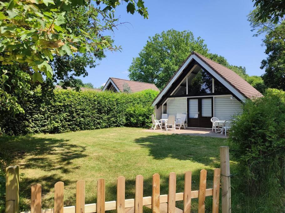 Vrijstaande Recreatiebungalow Met Slaapvide Posterholt Экстерьер фото