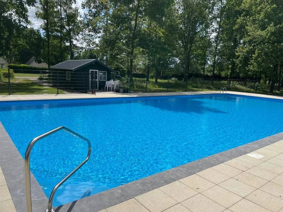 Vrijstaande Recreatiebungalow Met Slaapvide Posterholt Экстерьер фото