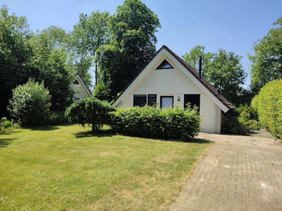 Vrijstaande Recreatiebungalow Met Slaapvide Posterholt Экстерьер фото