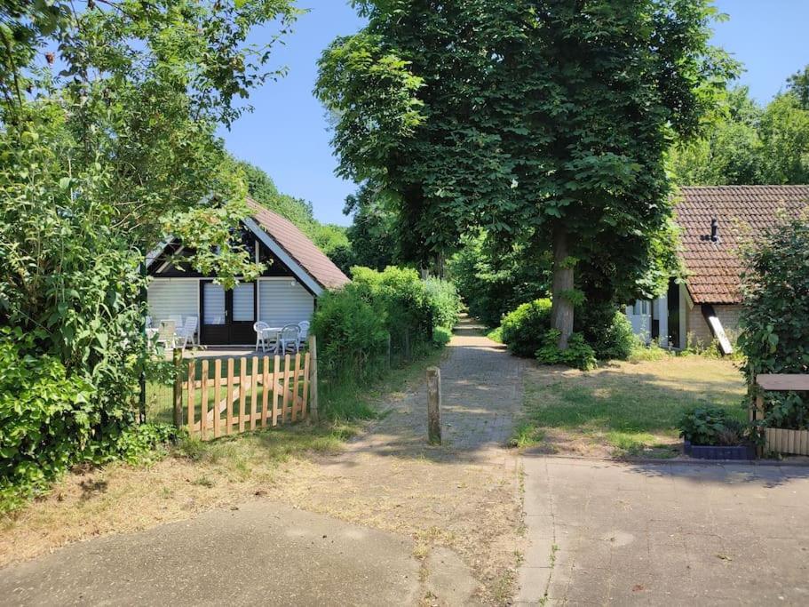 Vrijstaande Recreatiebungalow Met Slaapvide Posterholt Экстерьер фото